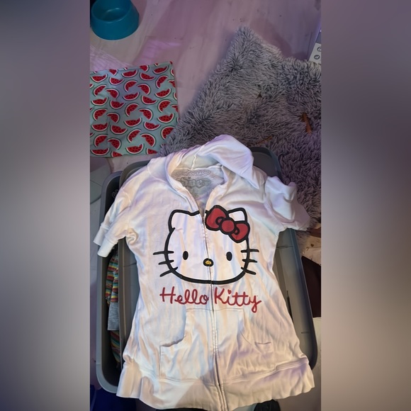 New without tags Hello Kitty Short Sleeve Hoodie - Picture 1 of 3